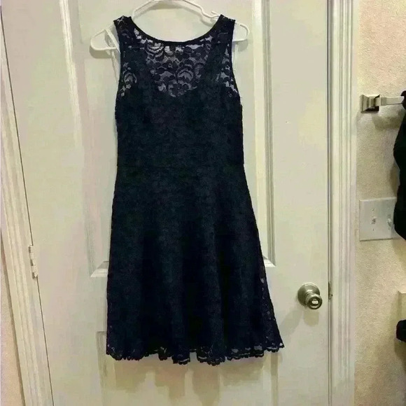 David’s Bridal Lace Dress Marine (Navy) Size 8 - Picture 2 of 6